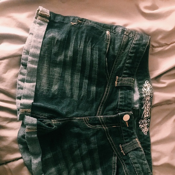 Express Shorts - Picture 2 of 2